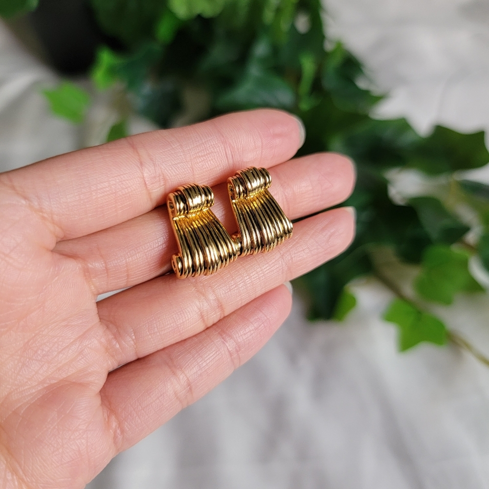 Gold Swirl Stud Earrings